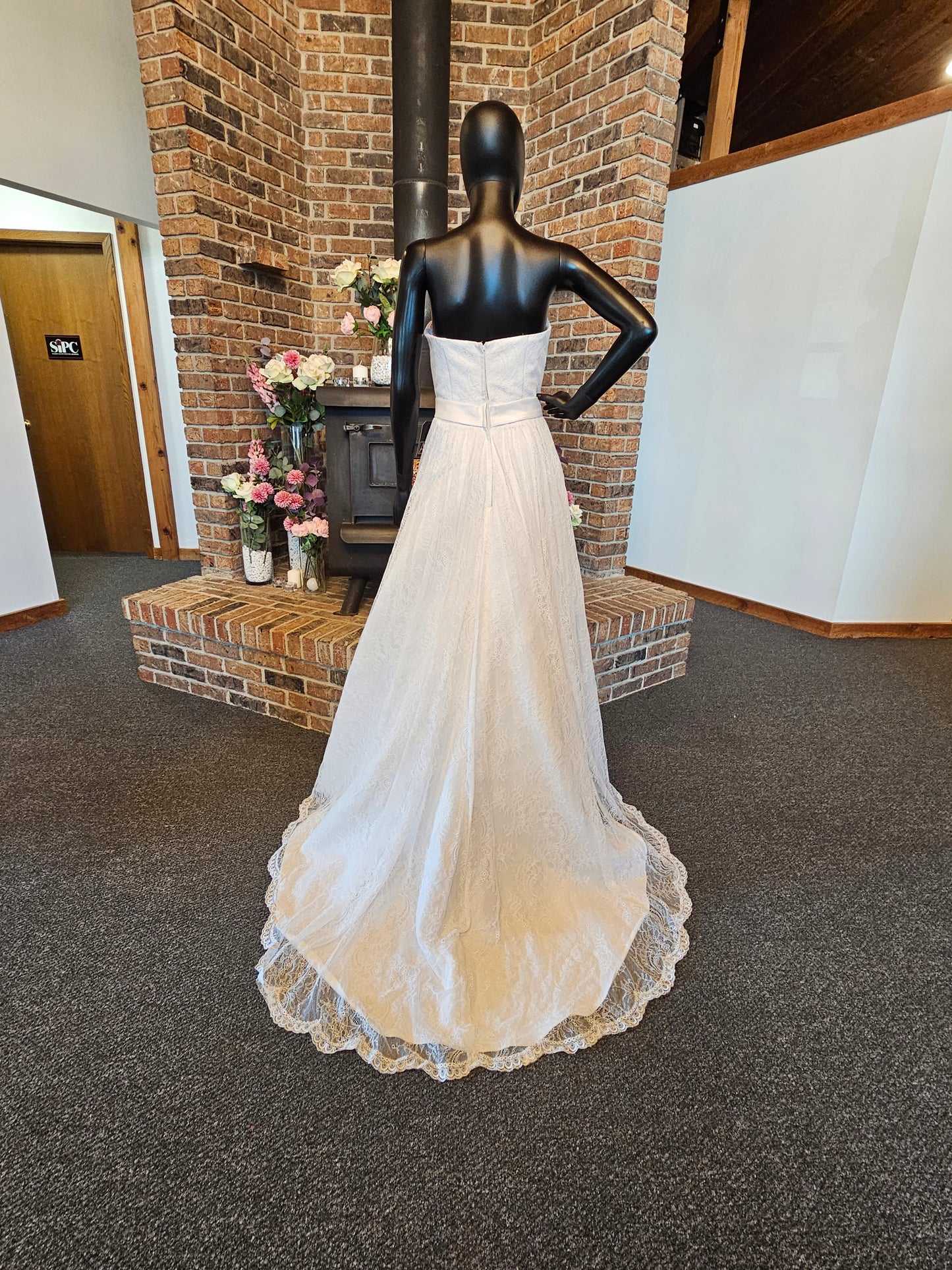 White Lace A-Line Strapless Wedding Gown - Da Vinci