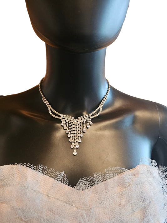 Rhinestone Dangle Curved Necklace