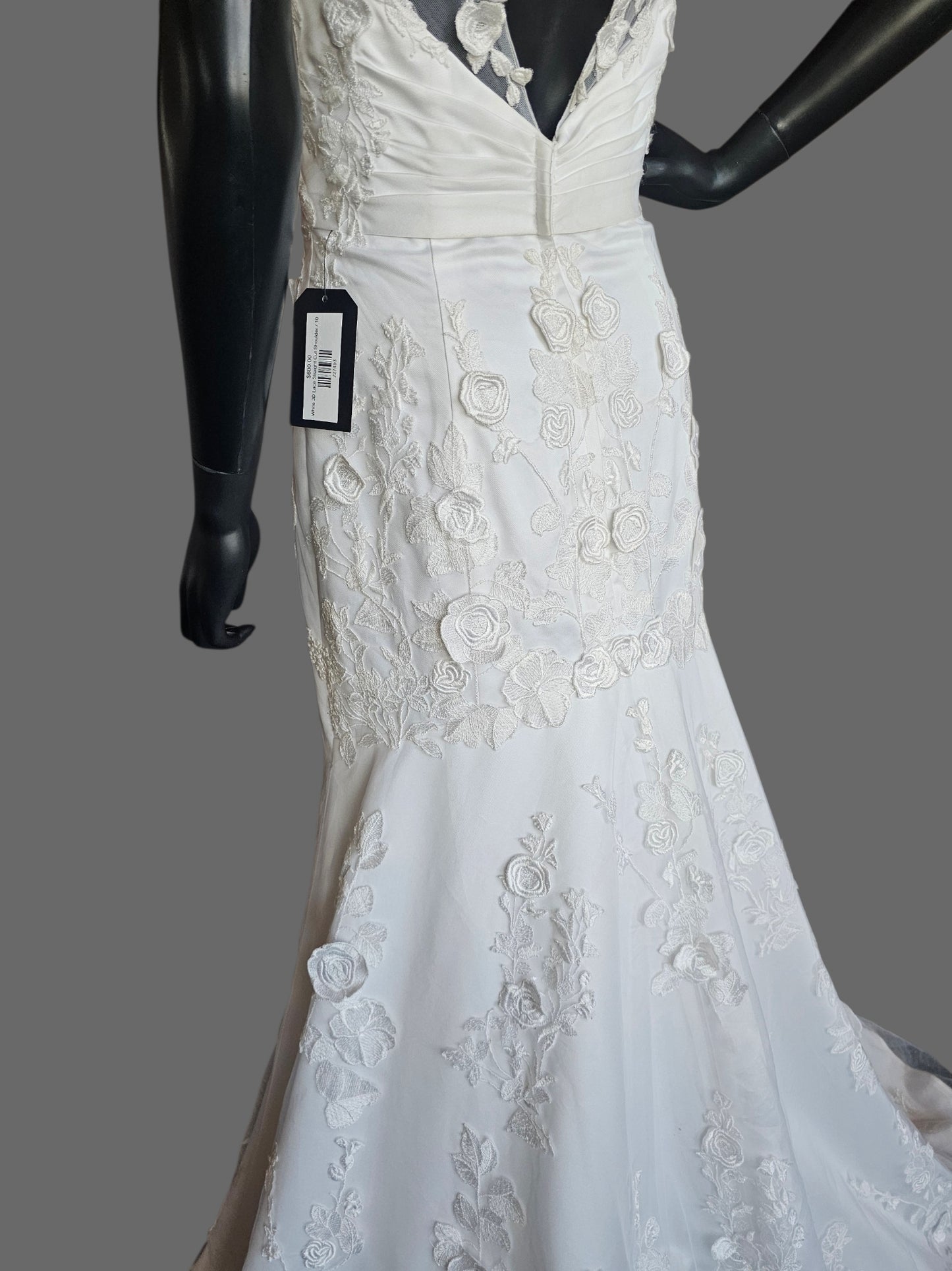 White 3D Floral Lace Straight Cut / Flared V-Neck Small Train Wedding Gown - MTA Solano