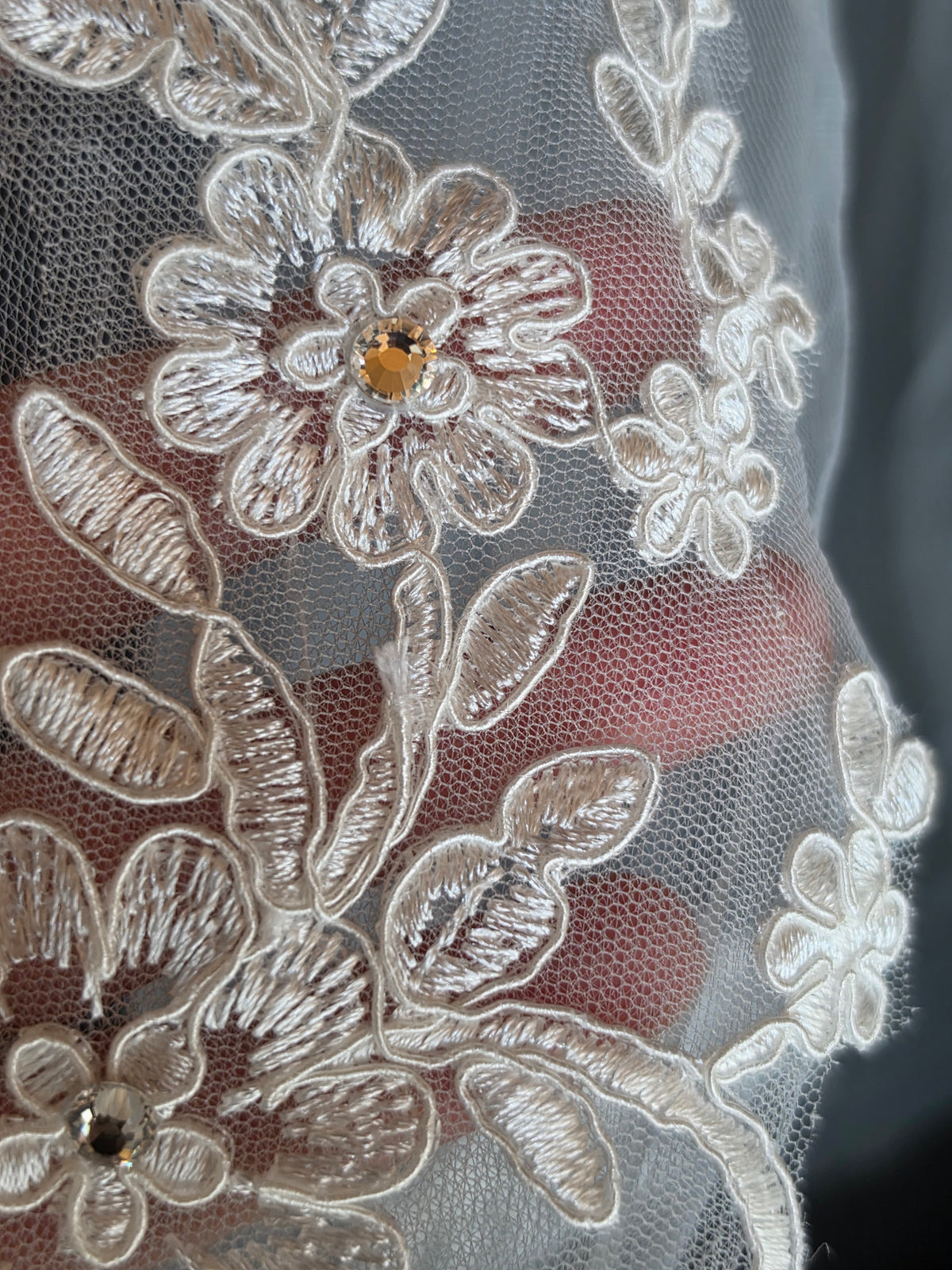 Single Layer White Lace Applique Elbow Veil