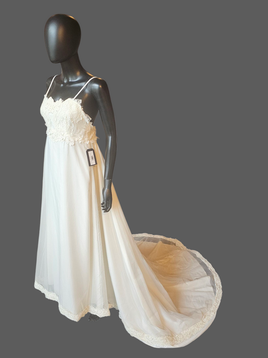 Vintage Ivory Empire A-Line Wedding Gown - Renewal