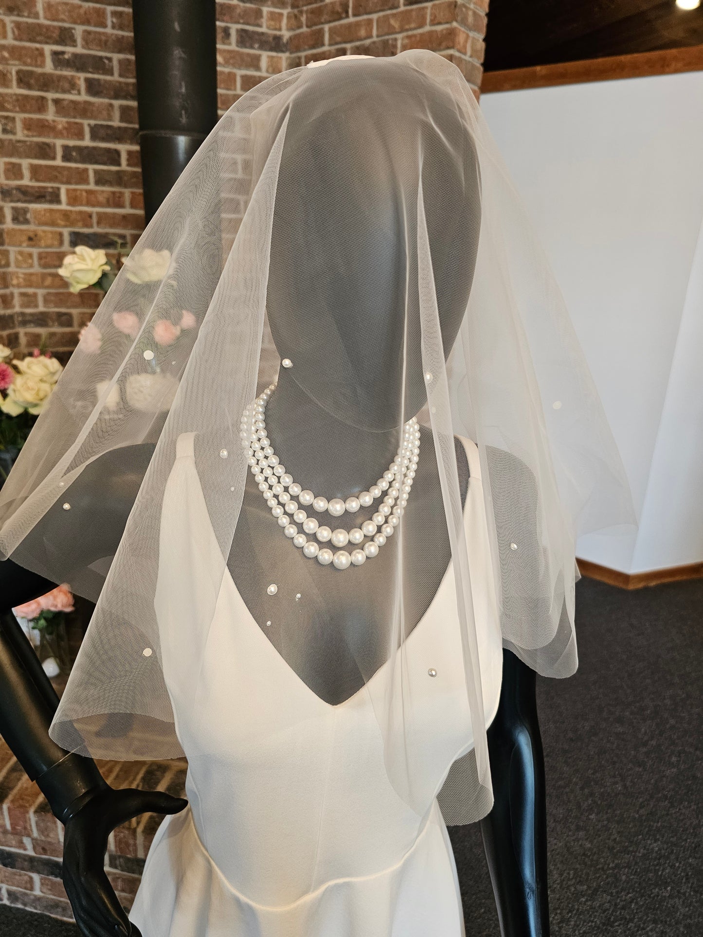 Pearl Accent Shoulder Length Veil