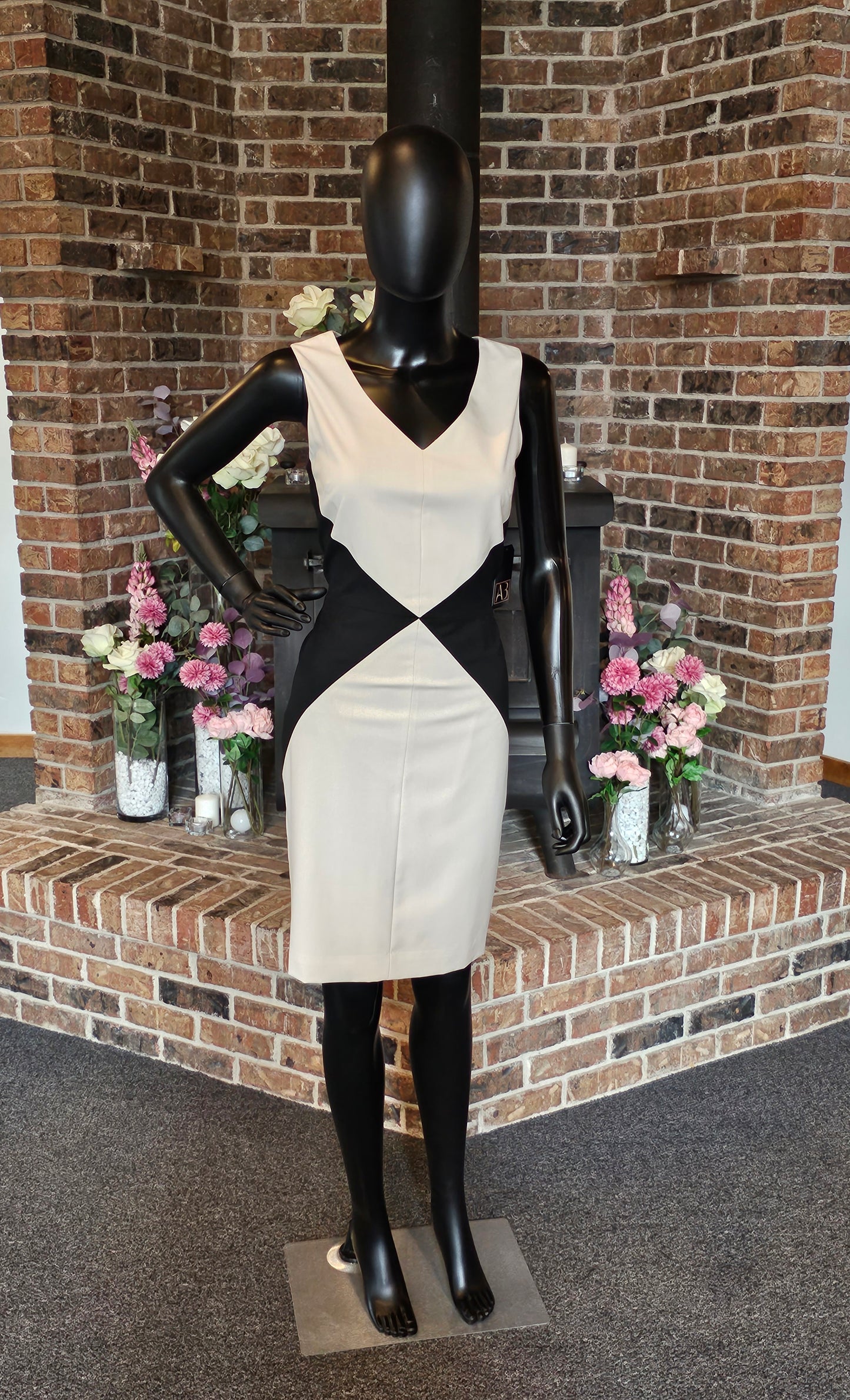 Black/Ivory Diamond Sheath Knee Length Dress