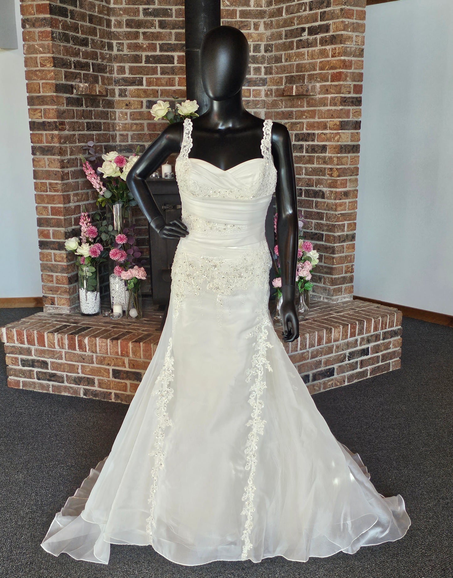 Pronovias Organza Fitted Ivory Wedding Gown