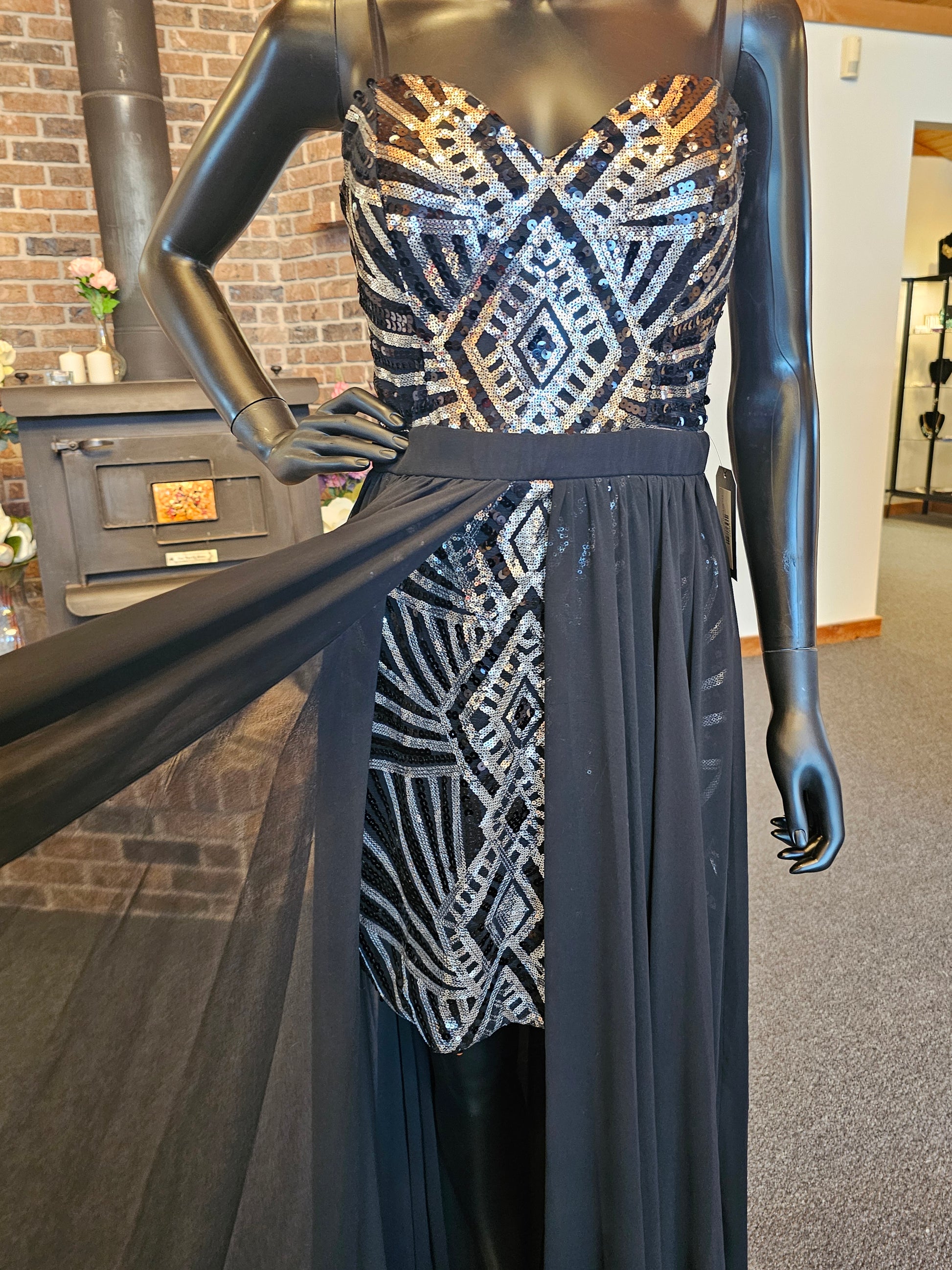 black and silver high low dress Aidan Mattox Silver & Black High / Low Chiffon Overlay Sequin Dress Size 0