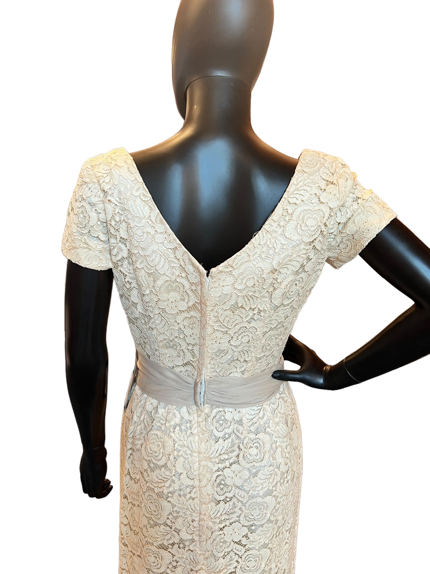 Vintage 60s Cream Lace Sheath / Party Dress / Cocktail Dress