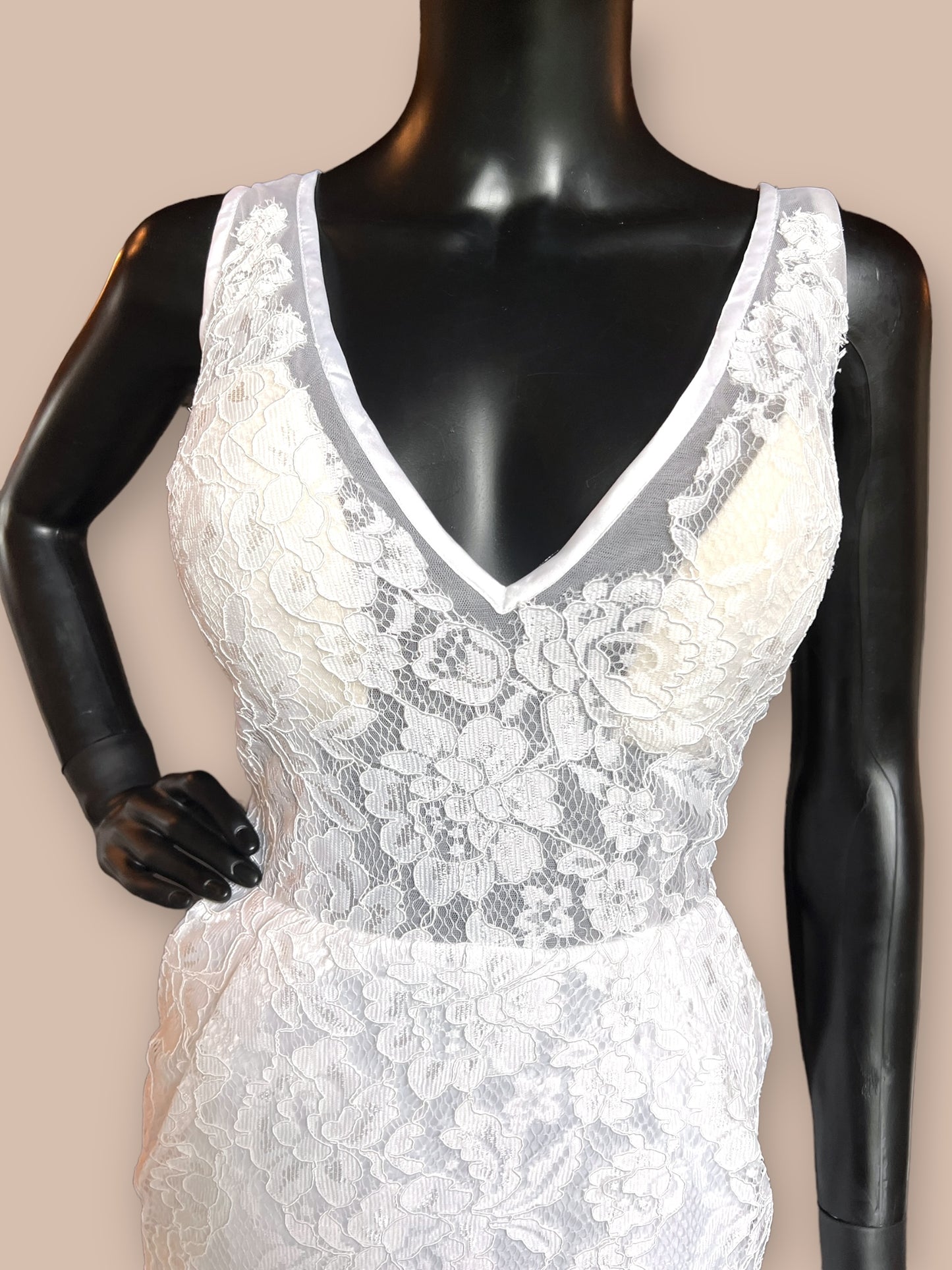 Lace Fitted Sheer Overlay W/Pockets Wedding Gown