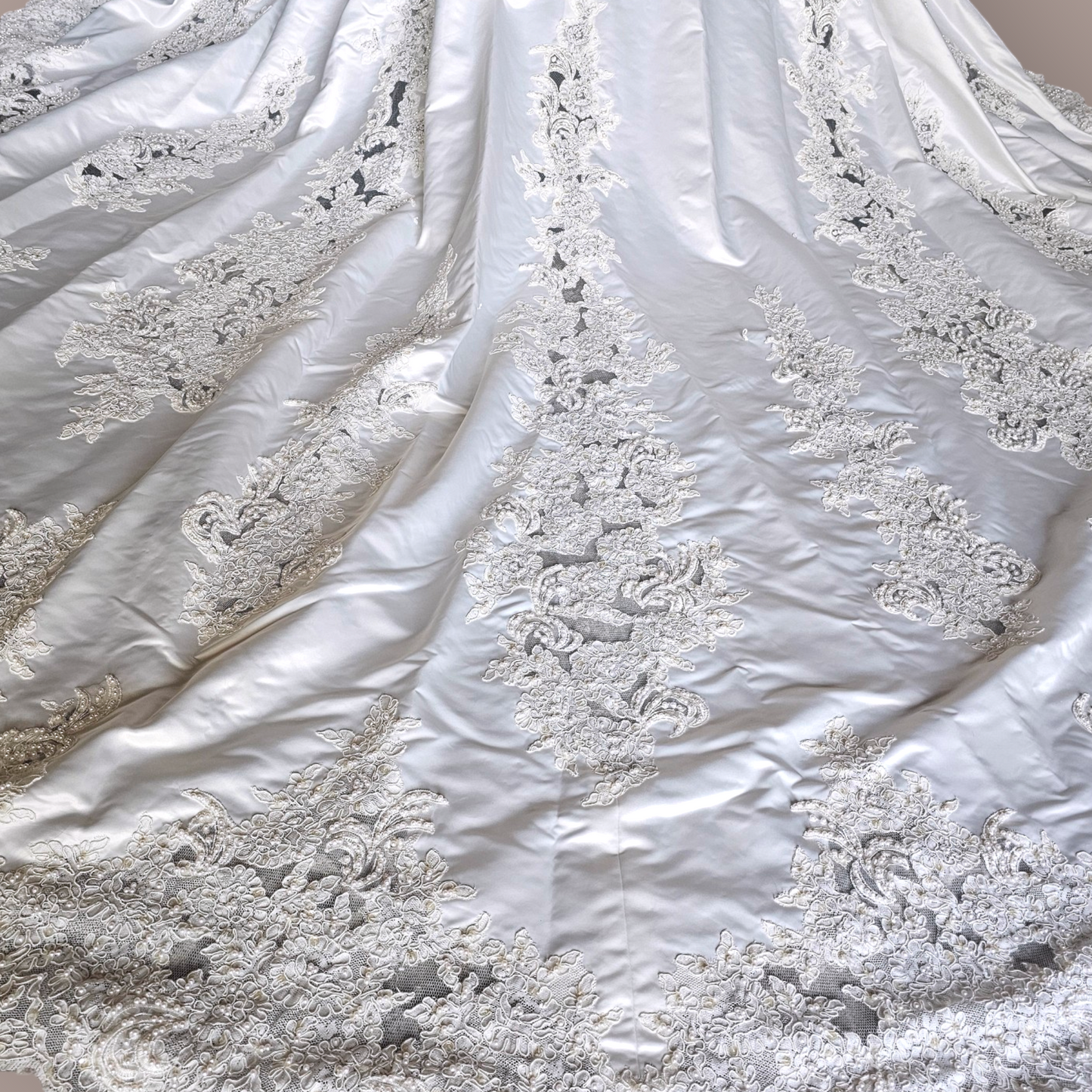 Vintage Ginza Sleeveless Regal Train Wedding Gown