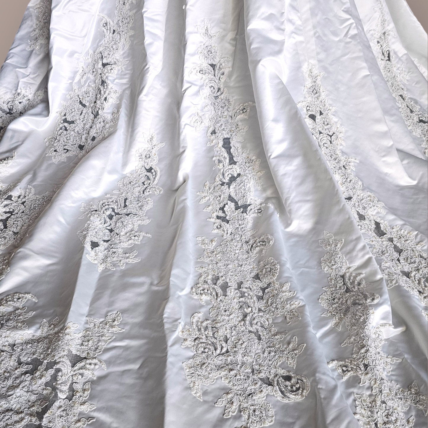 Vintage Ginza Sleeveless Regal Train Wedding Gown