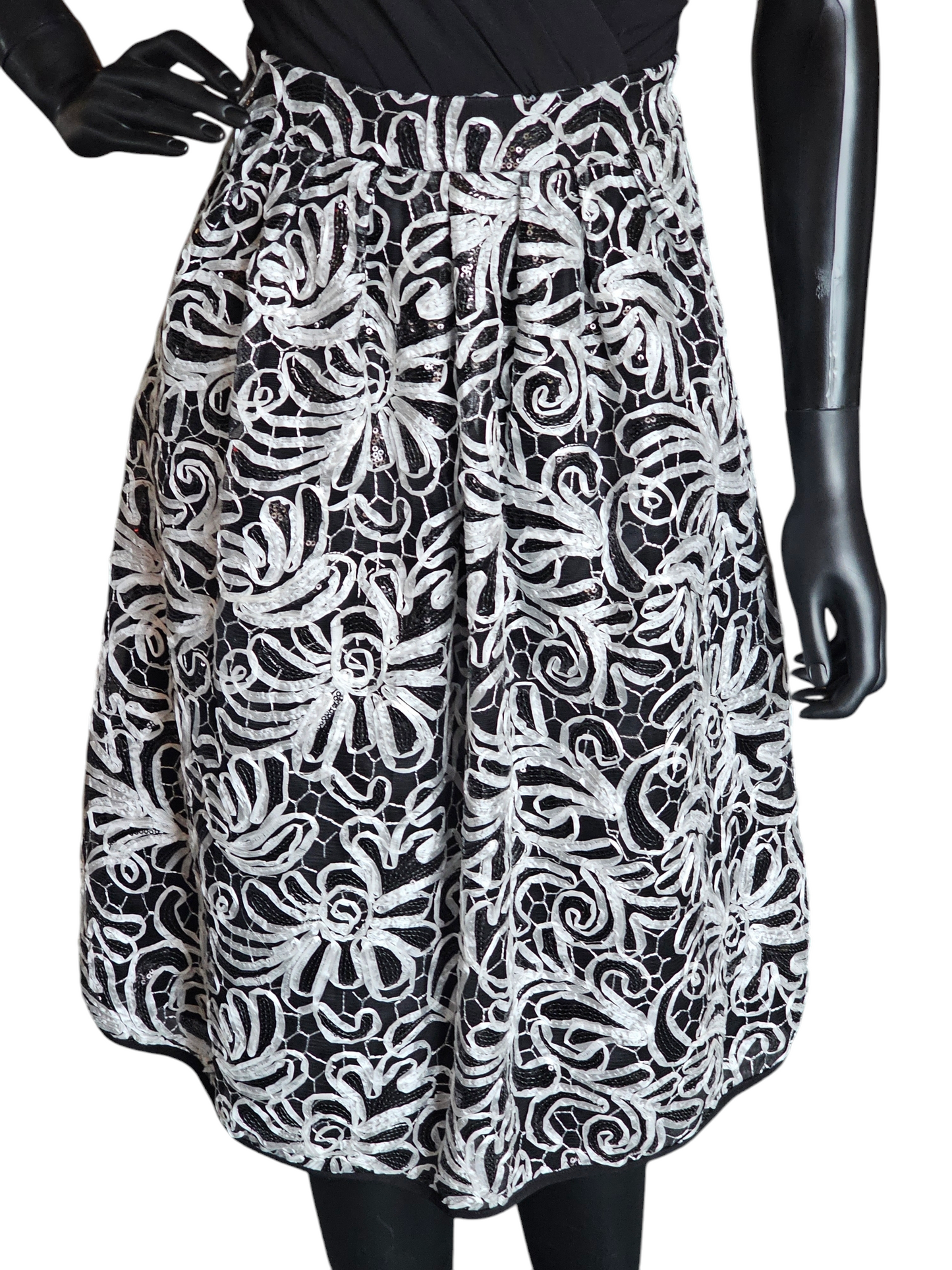 Black/White 3D Applique Cocktail Dress - R&M Richards