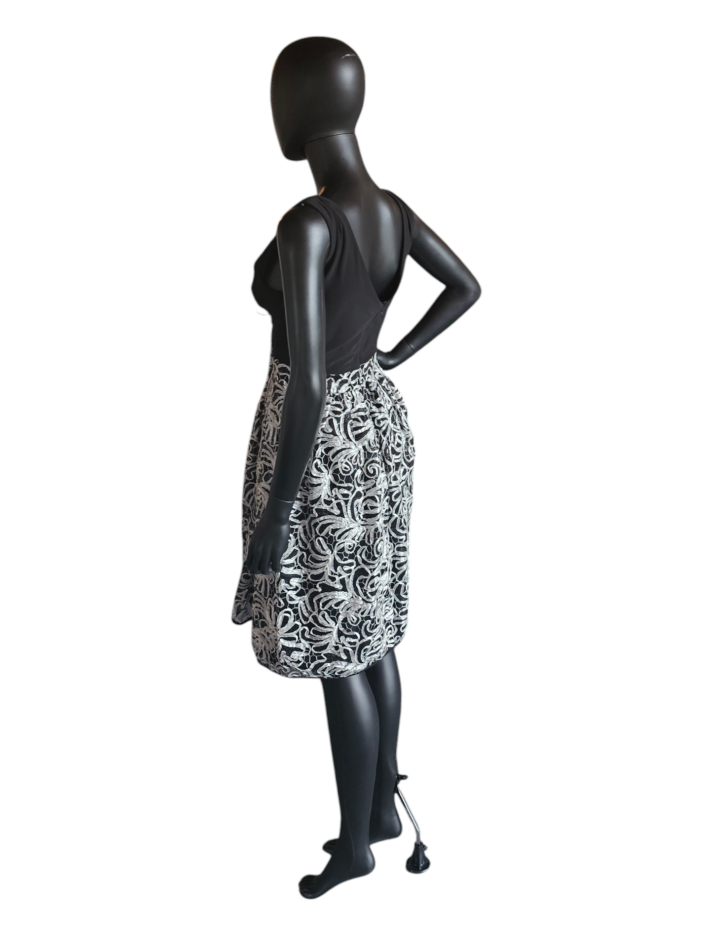 Black/White 3D Applique Cocktail Dress - R&M Richards