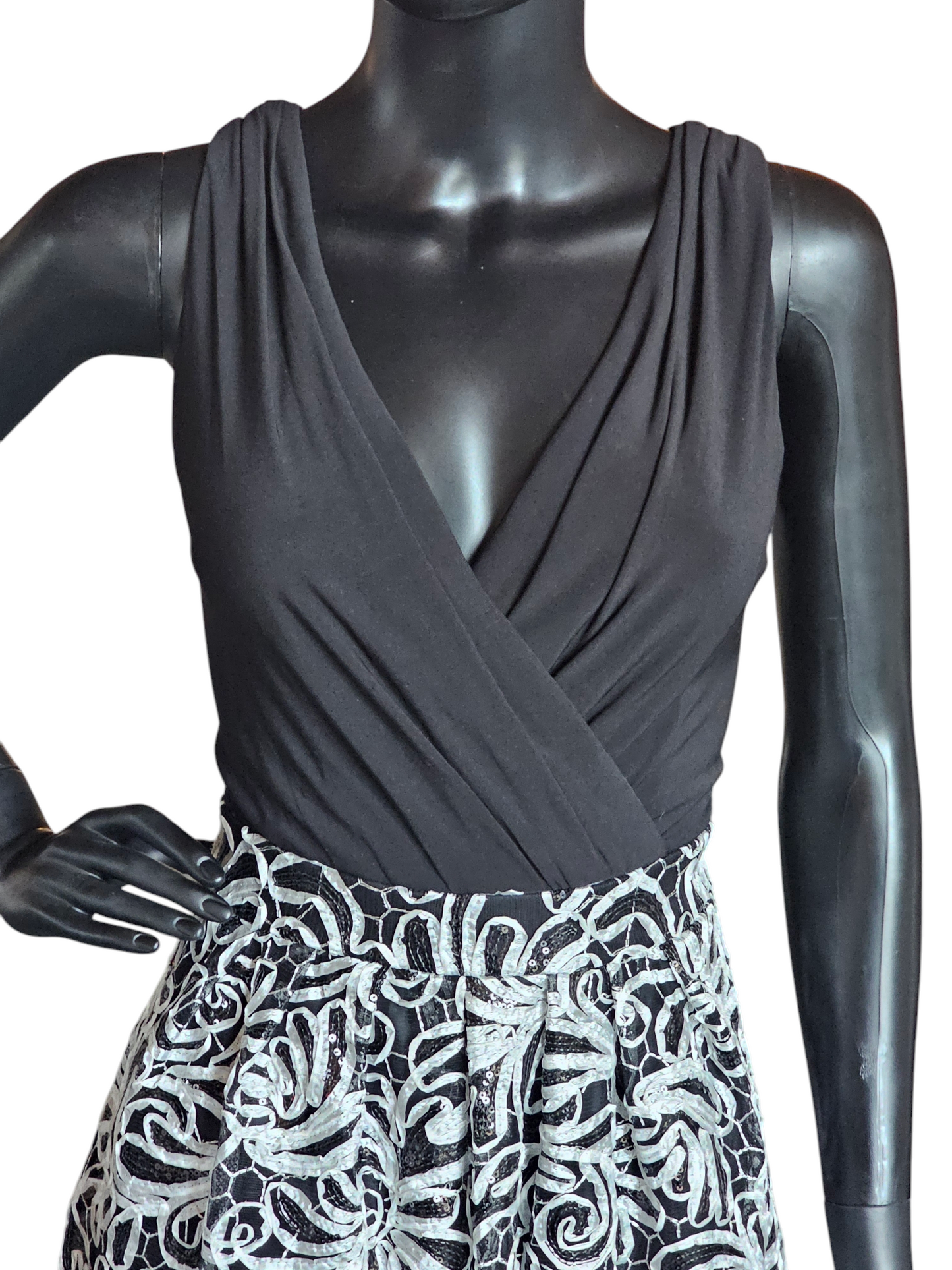 Black/White 3D Applique Cocktail Dress - R&M Richards