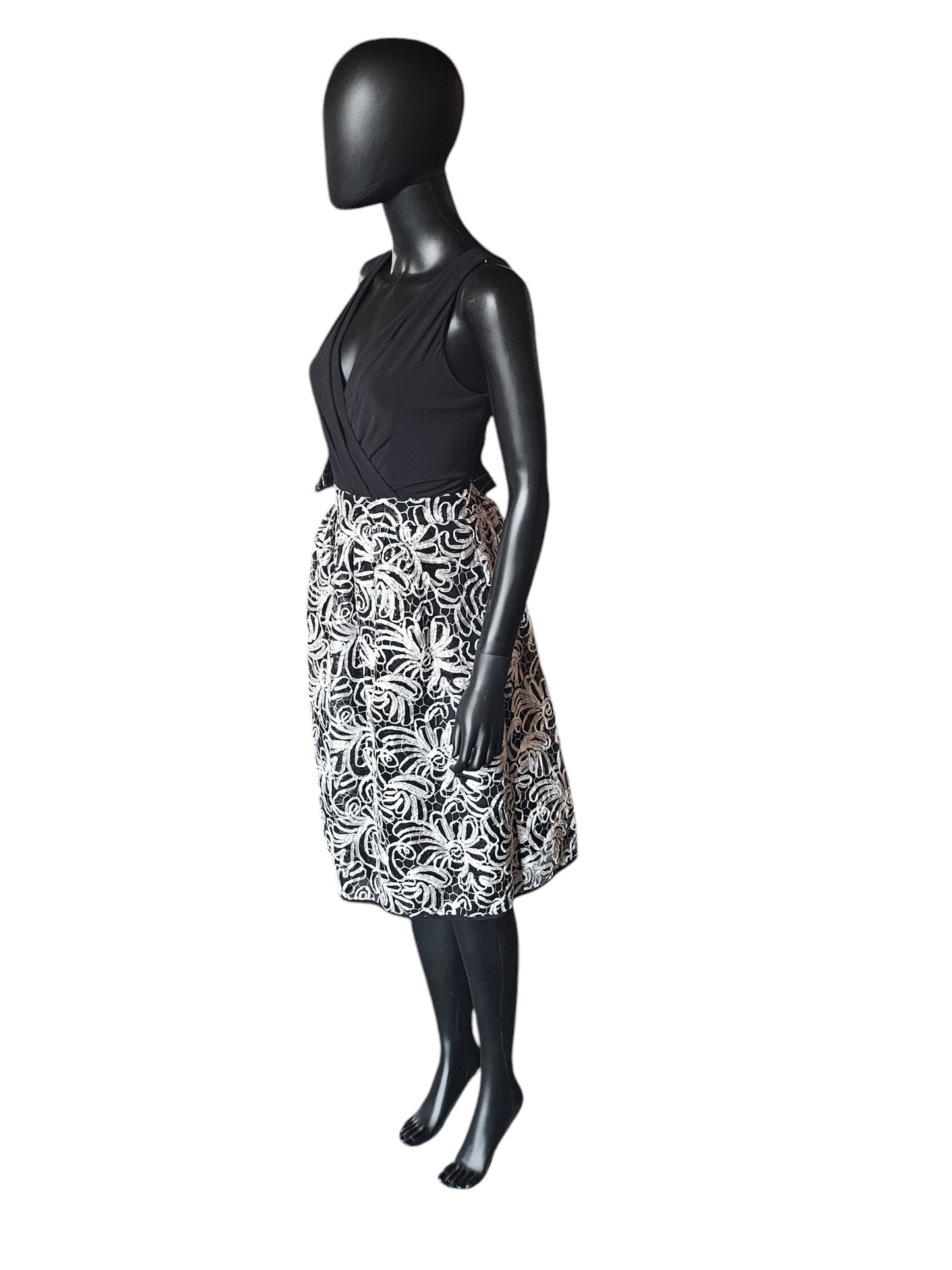 Black/White 3D Applique Cocktail Dress - R&M Richards