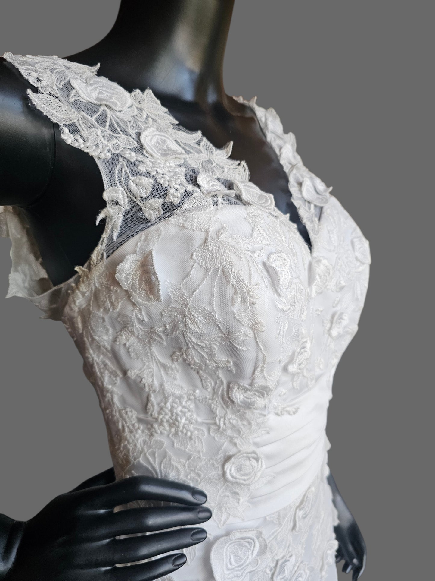White 3D Floral Lace Straight Cut / Flared V-Neck Small Train Wedding Gown - MTA Solano