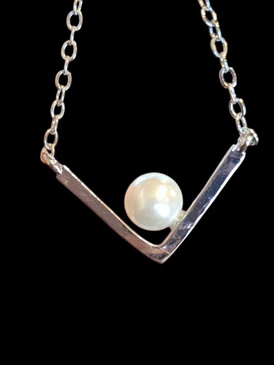 Silver/Chain/Pearl V Dangle Earring - marionat
