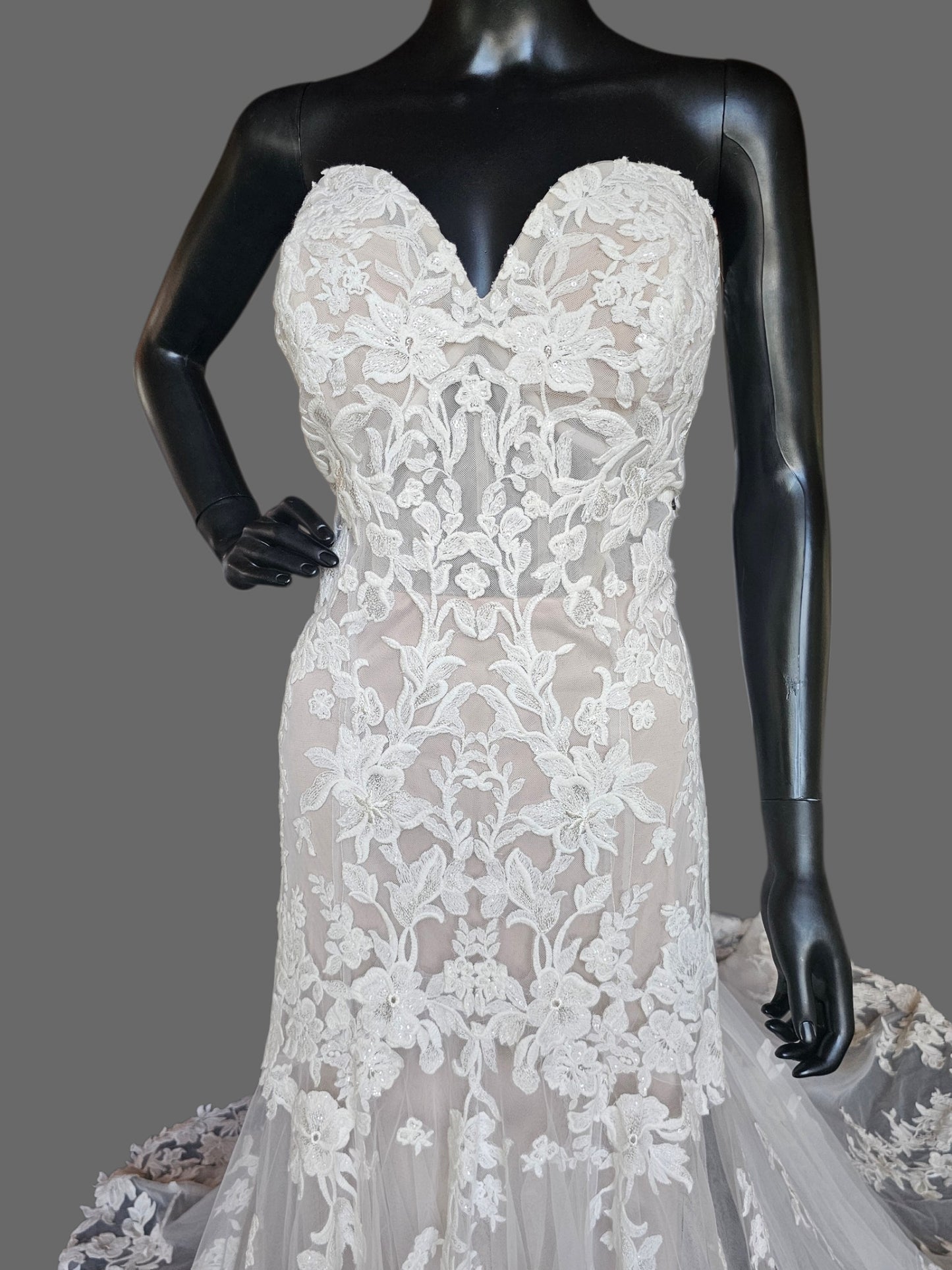 Ivory/Nude Lace Fitted (De Sleeve) - Mori Lee