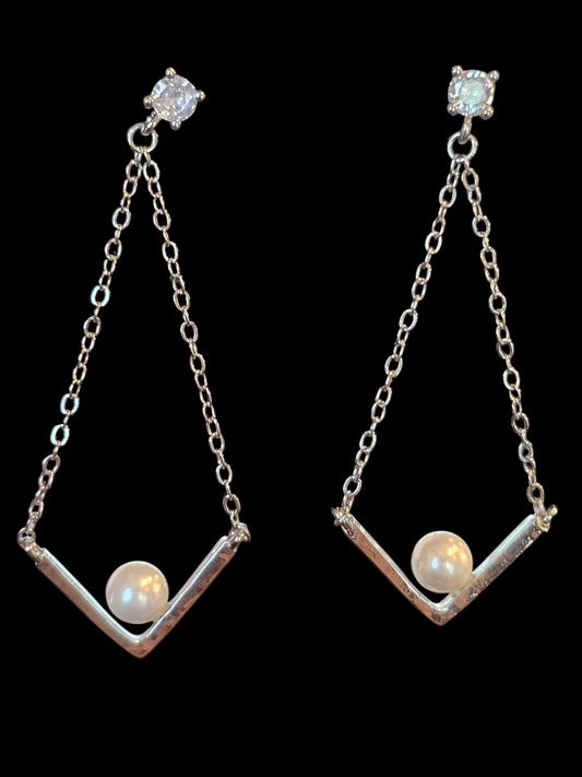 Silver/Chain/Pearl V Dangle Earring - marionat