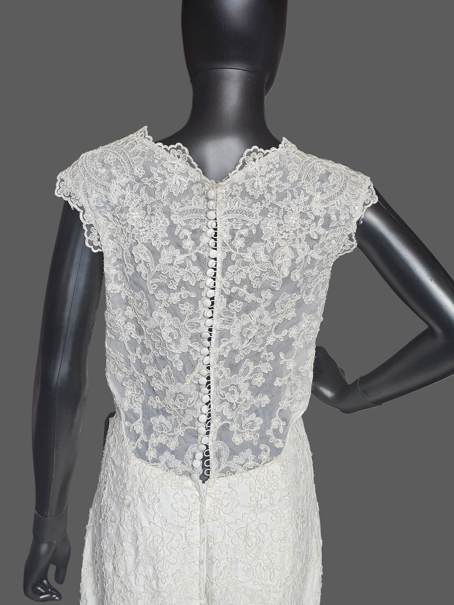 Corded Ivory Lace Fit/Flare Cap Sleeve Wedding Gown - Da Vinci