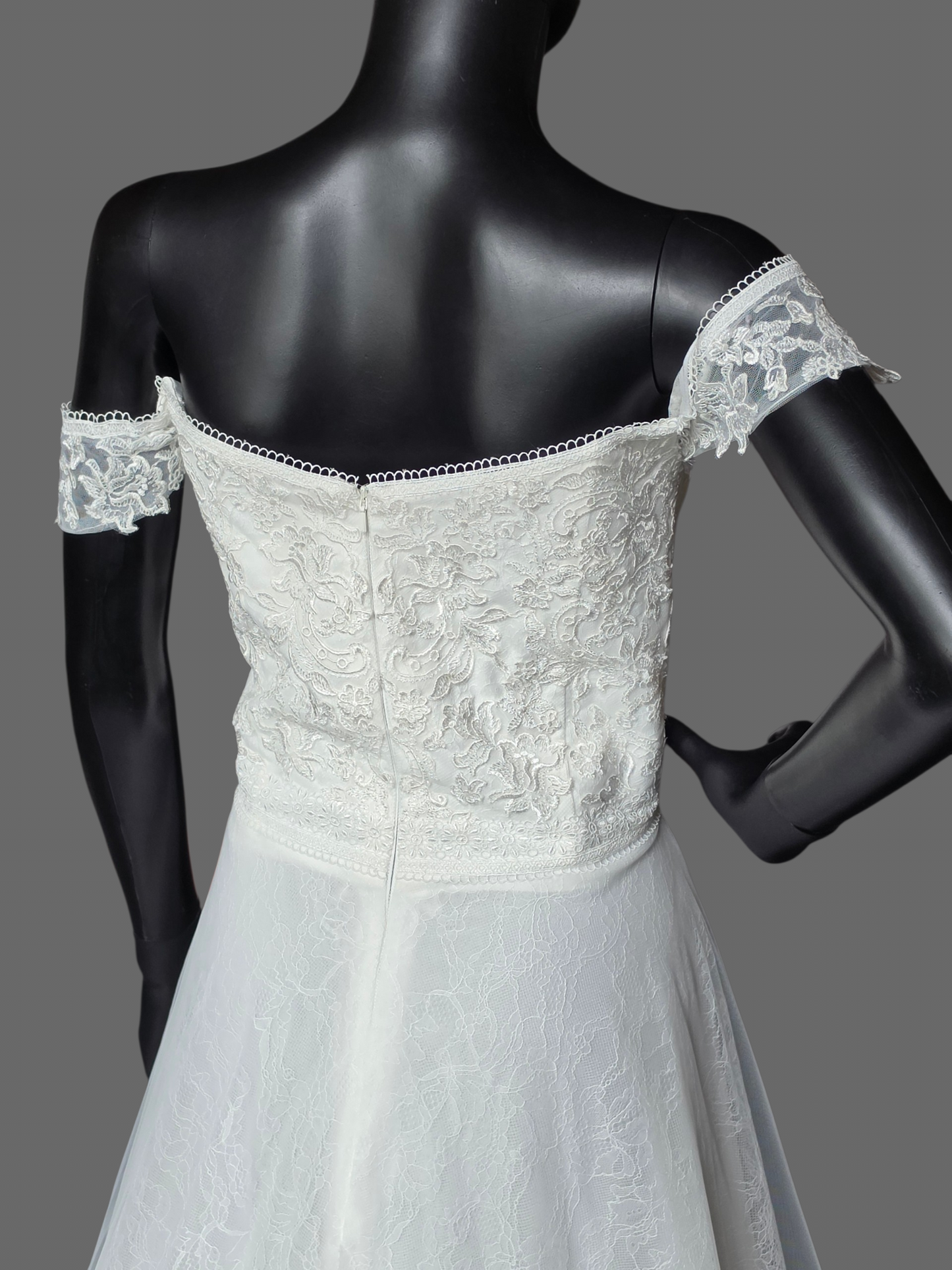 Ivory Lace Off Shoulder Plunge - Da Vinci