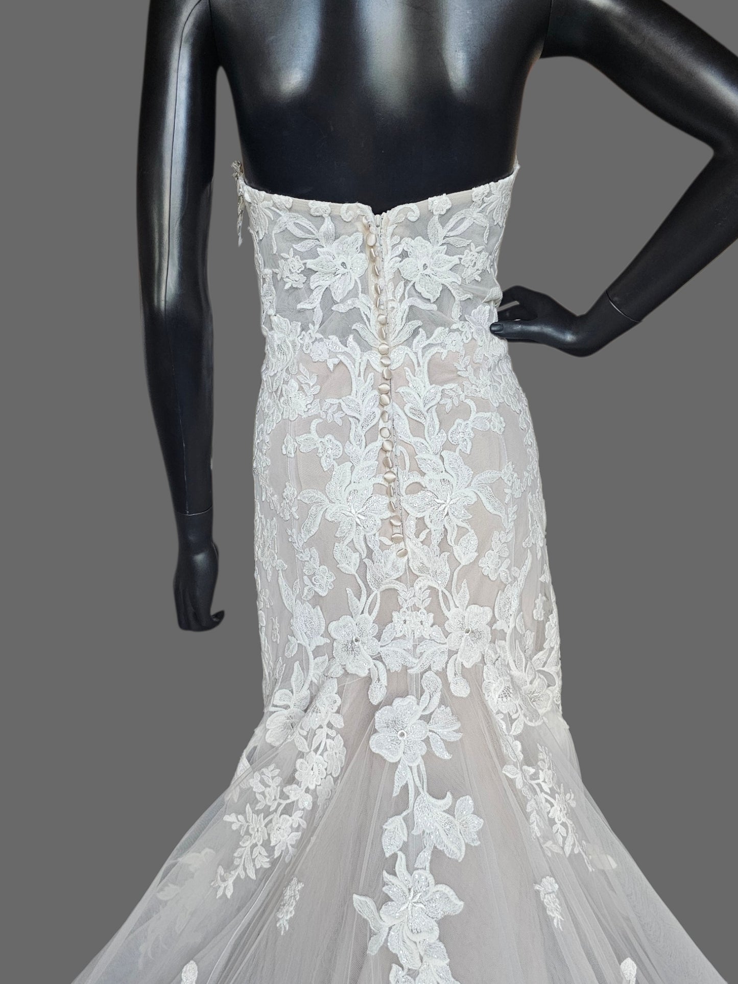 Ivory/Nude Lace Fitted (De Sleeve) - Mori Lee