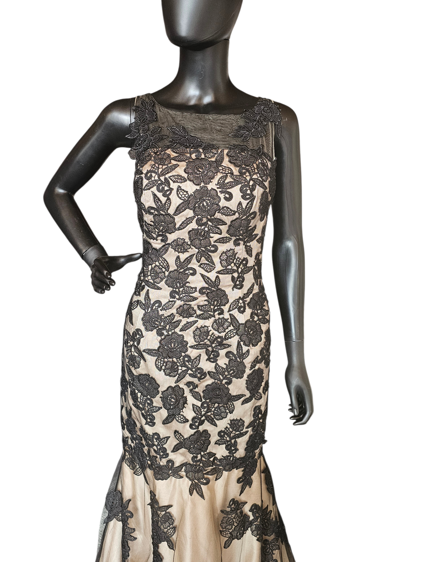 Black/Gold Lace Fitted Formal Dress