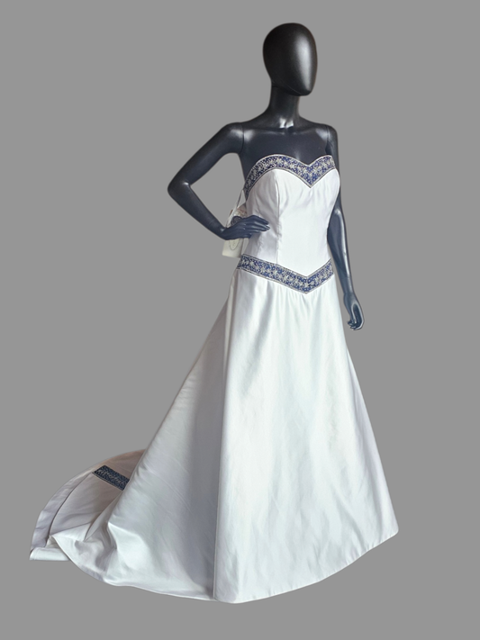 Vintage Y2K White/Navy Accent Sweetheart Basque Waist Wedding Gown - Alfred Angelo