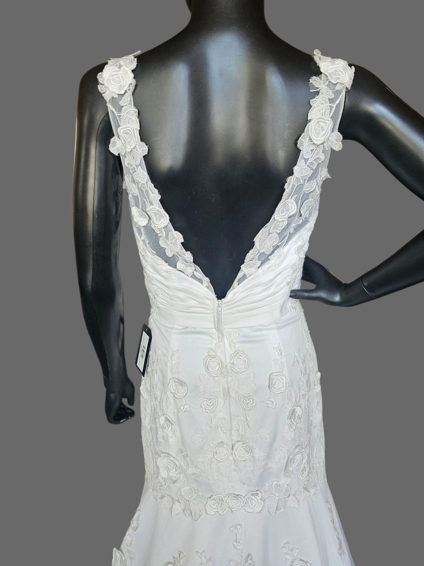 White 3D Floral Lace Straight Cut / Flared V-Neck Small Train Wedding Gown - MTA Solano