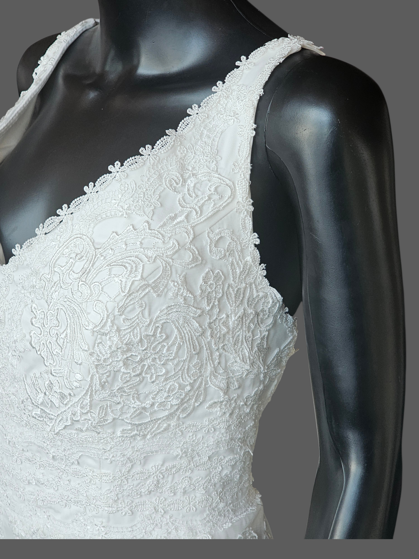 Ivory Bohemian Lace Spaghetti Strap Wedding Gown