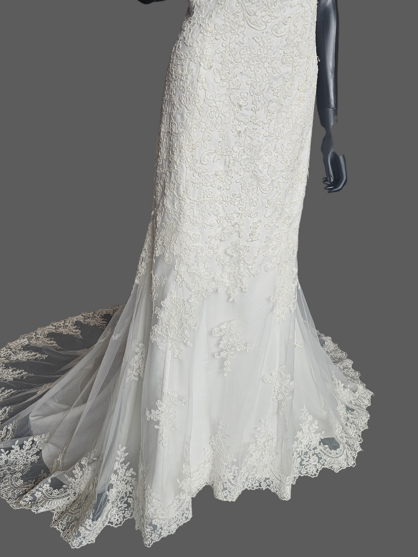Corded Ivory Lace Fit/Flare Cap Sleeve Wedding Gown - Da Vinci