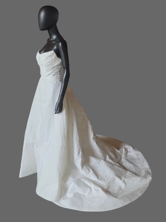 Ivory A-Line Jaquard Asymetrical Cat Eye Sweetheart Wedding Gown - Da Vinci