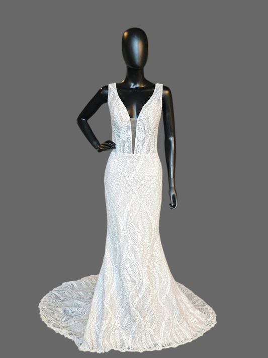 Ivory Lace Plunge Fitted Open Back Wedding Gown - Justin Alexander