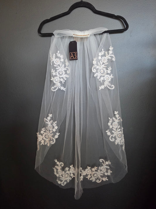 Single Layer White Lace Applique Elbow Veil