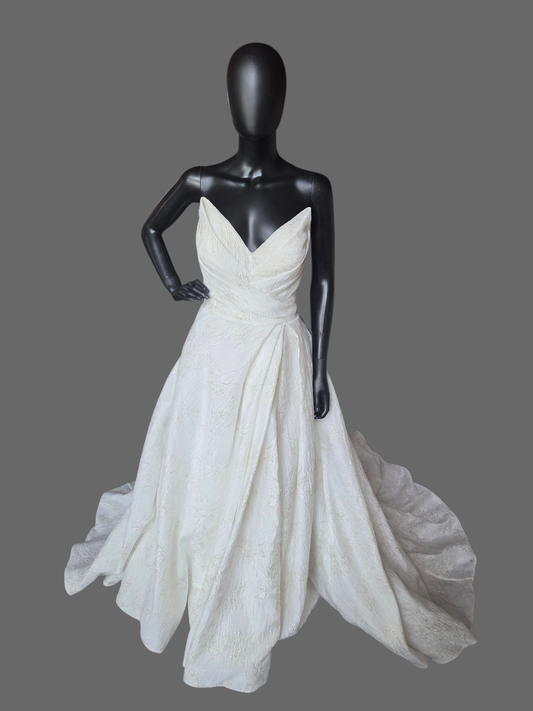 Cat Eye Gold Thread Jaquard A-Line Wedding Gown - Allure