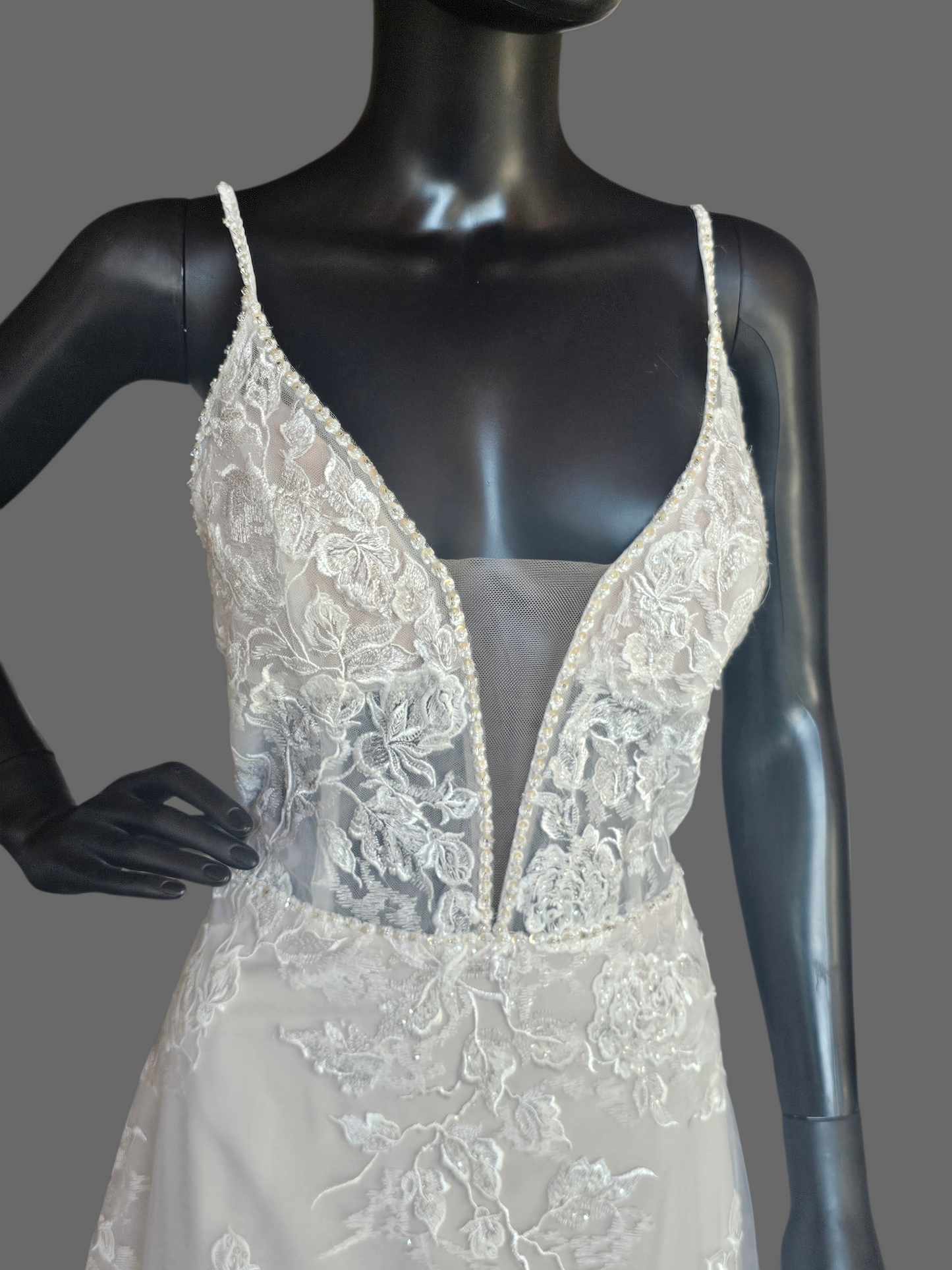 Iv/Champ Floral Aline Plunge Wedding Gown - Justin Alexander