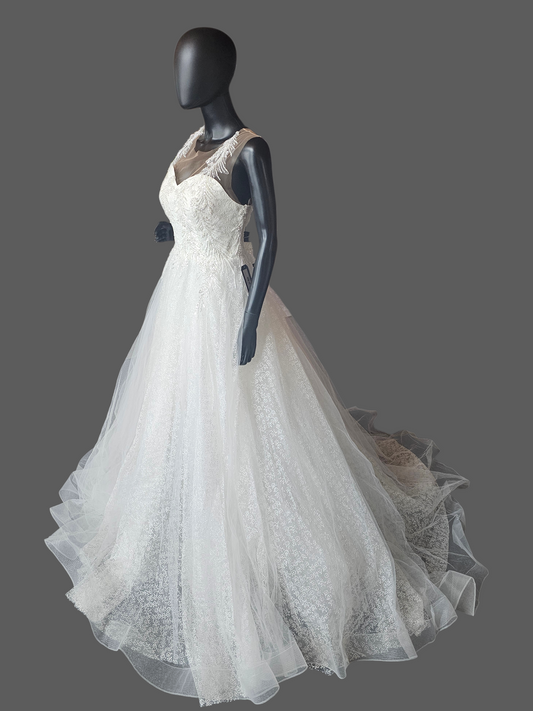 Ivory Illusion Sweetheart Sparkle Lace Underlay A-Line Wedding Gown - Di La Sena