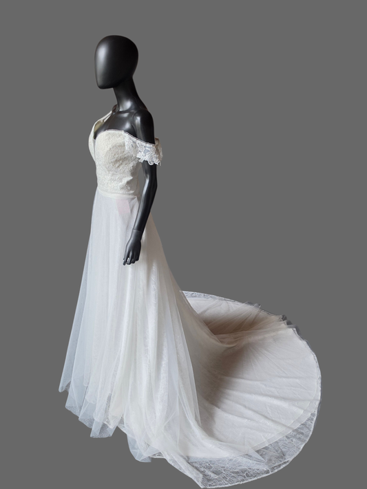 Ivory A-Line Lace Off Shoulder Sweetheart Plunge Wedding Gown - Da Vinci